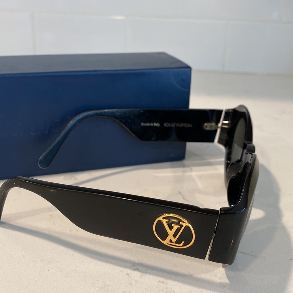 Louis Vuitton sunglasses - Picture 2 of 4